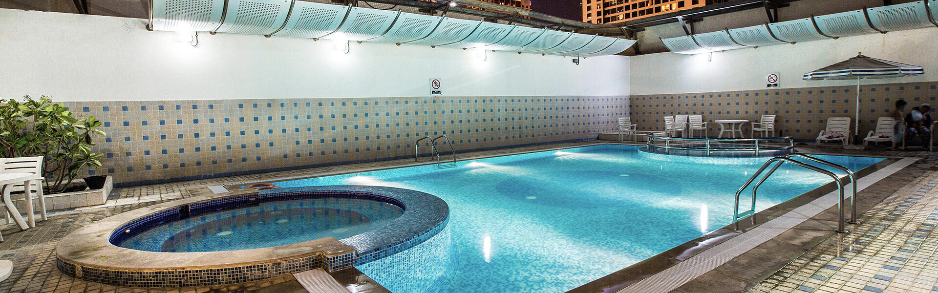 Silicon Plaza Pool | Almoayyed Properties